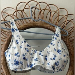 NWOT Hollister bikini top